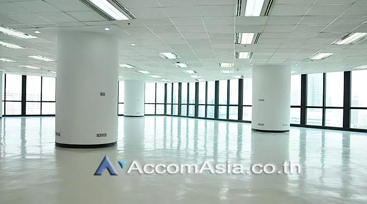  1  Office Space For Rent in Silom ,Bangkok BTS Sala Daeng - MRT Silom at United Center AA10403